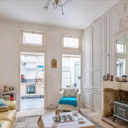 L'atypique, Au Centre Pour 4 à 5 Personnes * La Rochelle (Charente-Maritime)